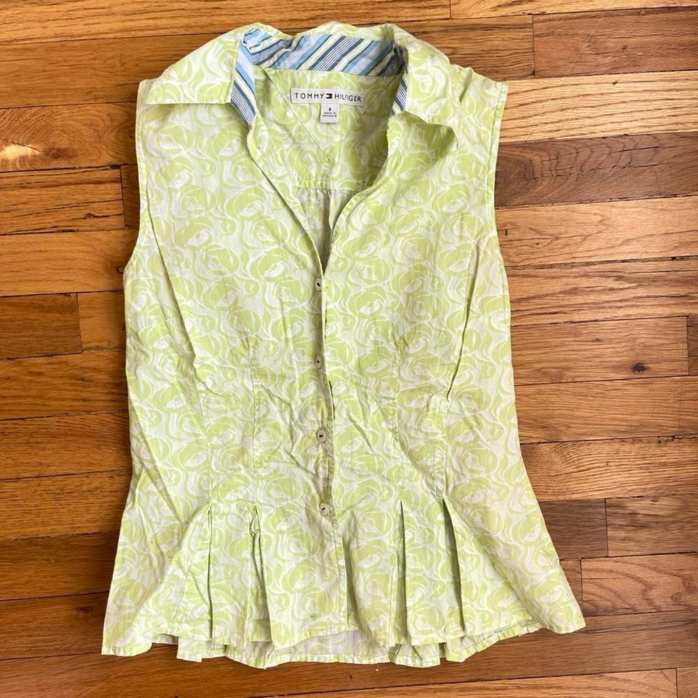 Tommy Hilfiger Light Green Printed Sleeveless Button-Front Peplum Top